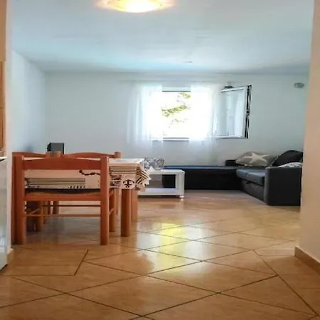 - Comfort One Bedroom F10