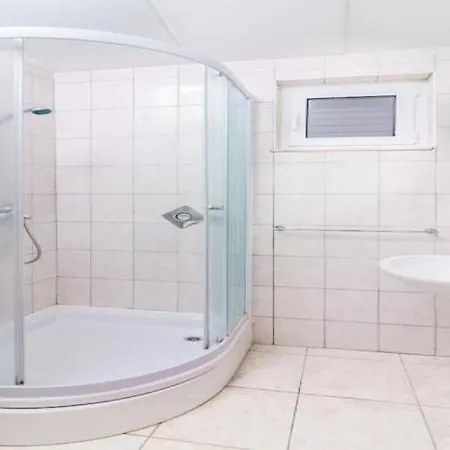 - Comfort One Bedroom F10 Apartment