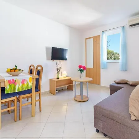 - Comfort One Bedroom F10