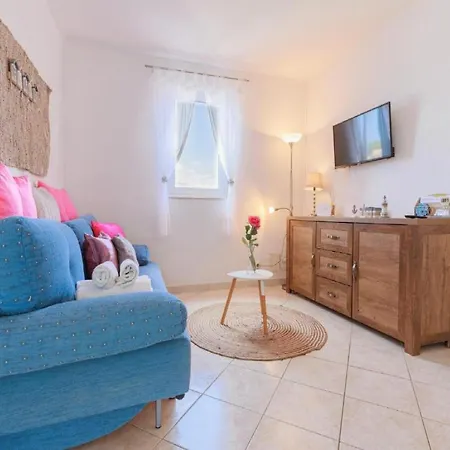 - Comfort One Bedroom F10 لومباردا