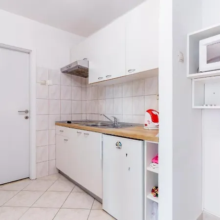 - Comfort One Bedroom F10 * Lumbarda