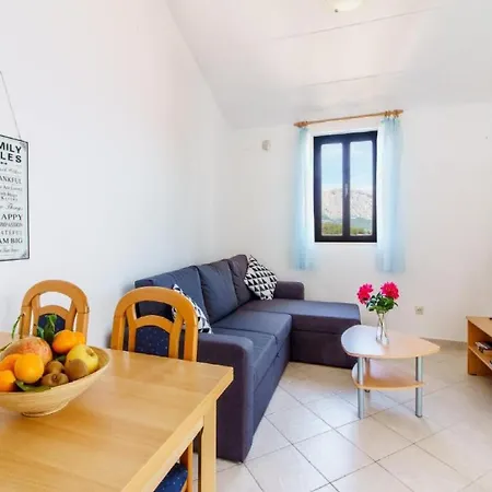 - Comfort One Bedroom F10 شقة لومباردا