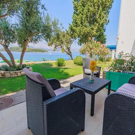 - Comfort One Bedroom F10 لومباردا